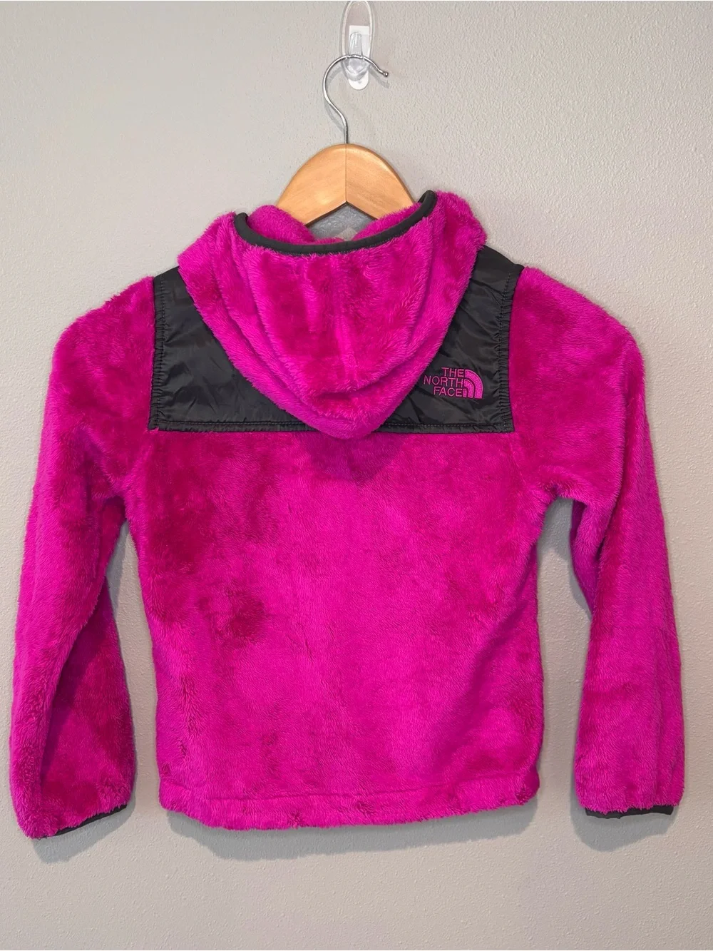 The North Face Hot Pink Hooded Fleece with Black Woven Tag Little Girls Size XS